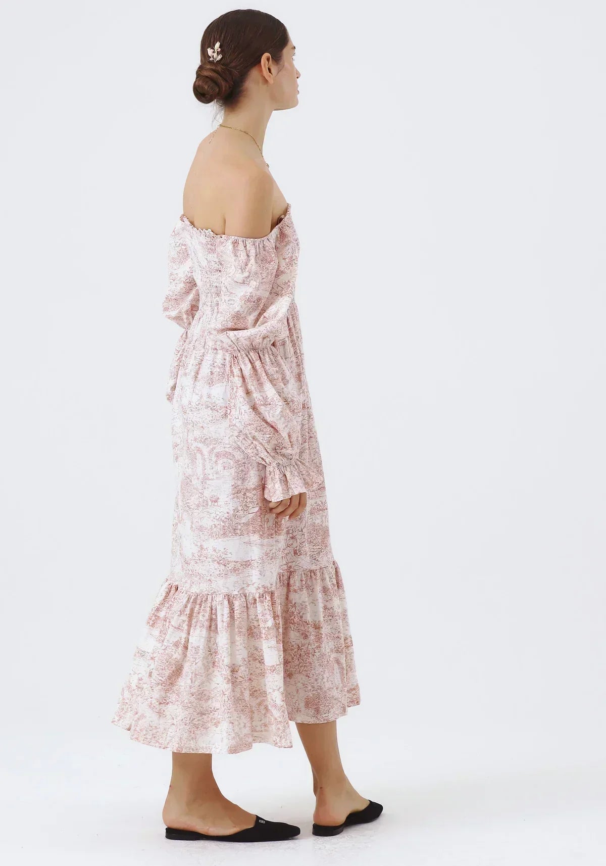 Beautifully Crafted Dress in a Classic Style