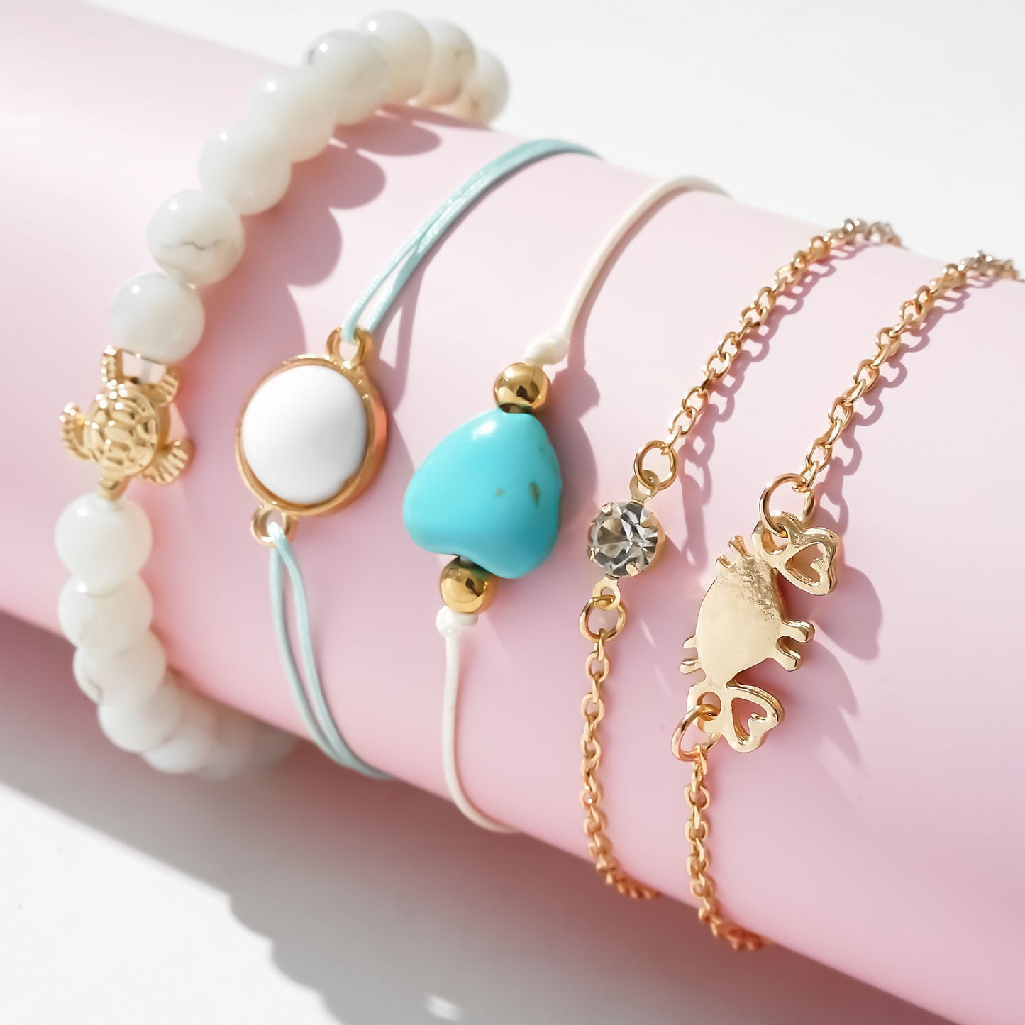 Klassinen Korusetti ajattomalla viehätyksellä