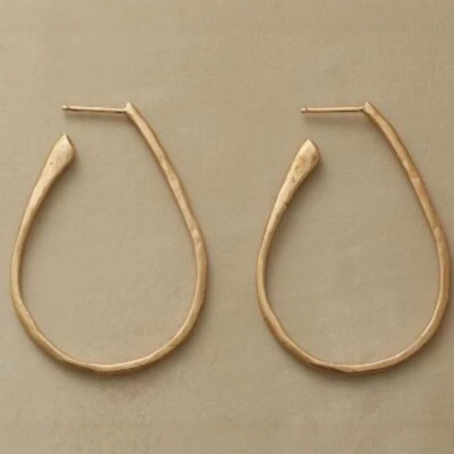 Klassinen Sormus ajattomalla viehätyksellä