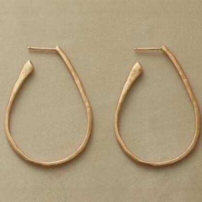 Klassinen Sormus ajattomalla viehätyksellä