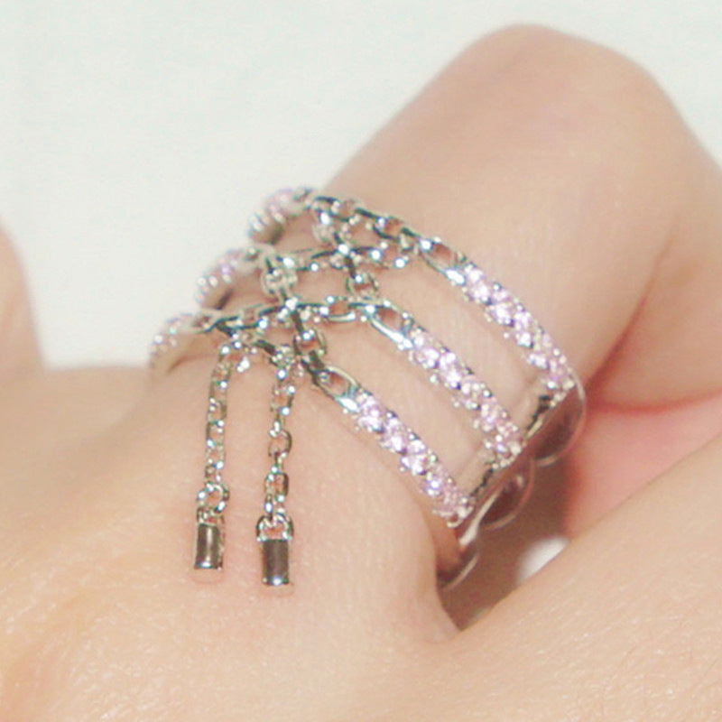 Klassinen Ketju ajattomalla viehätyksellä