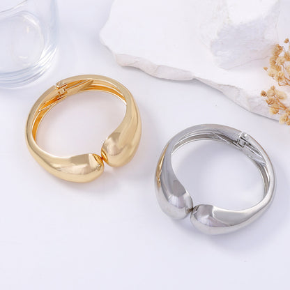 Klassinen Rannekoru ajattomalla viehätyksellä