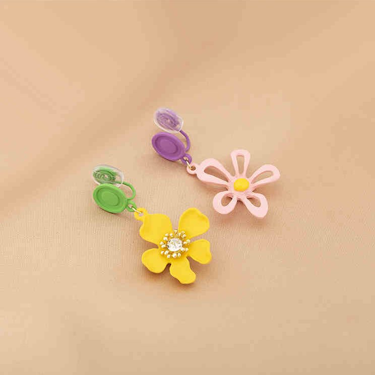 Kaunis Korvarengas ainutlaatuisella tyylillä