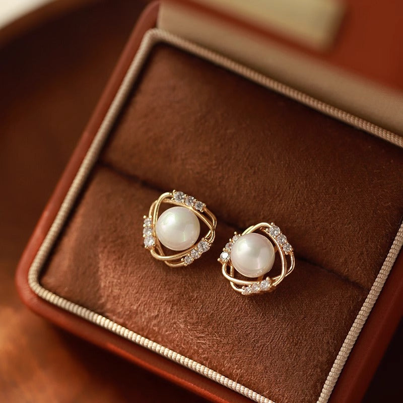 Hurmaava Helmi Korvarengas jokaiseen tilaisuuteen