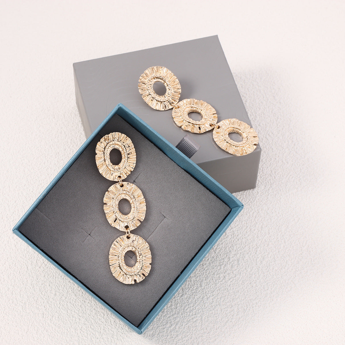 Klassinen Korvarengas ajattomalla viehätyksellä