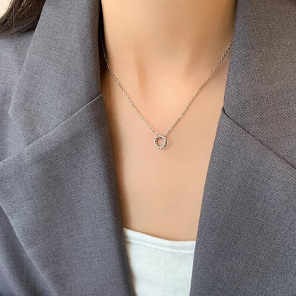 Klassinen Kaulakoru ajattomalla viehätyksellä