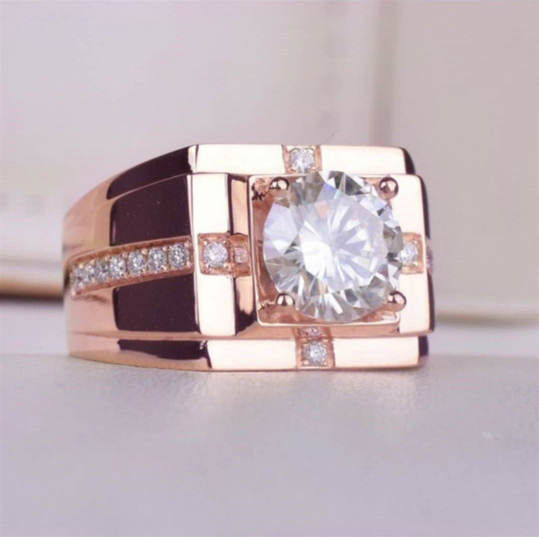 Elegantti Hopea Sormus jokaiseen tilaisuuteen