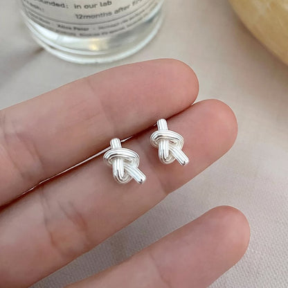 Kaunis Korvarengas ainutlaatuisella tyylillä