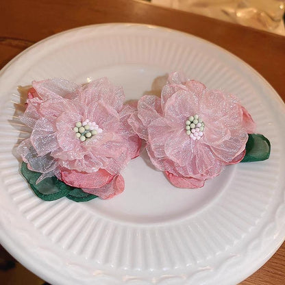 Kaunis Korvarengas ainutlaatuisella tyylillä