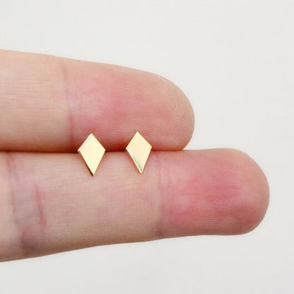 Kaunis Korvarengas ainutlaatuisella tyylillä