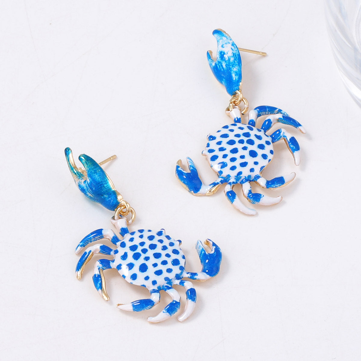 Kaunis Korvarengas ainutlaatuisella tyylillä