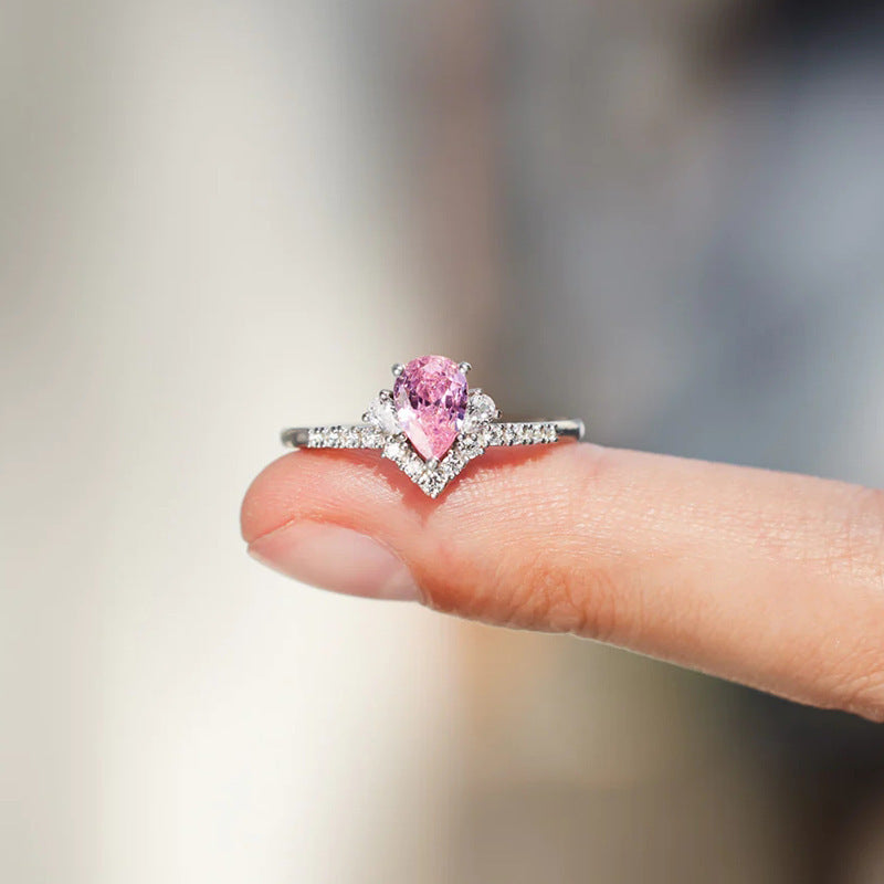 Hurmaava Sormus jokaiseen tilaisuuteen