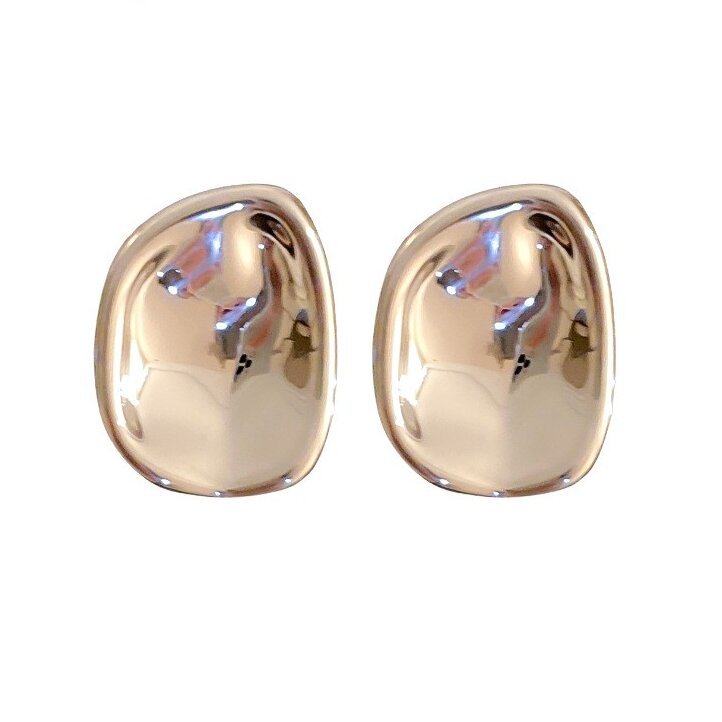 Kaunis Korvarengas ainutlaatuisella tyylillä