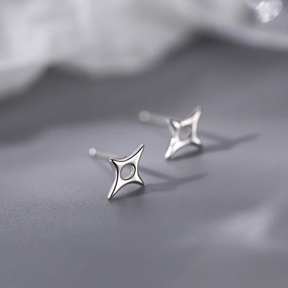 Kaunis Korvarengas ainutlaatuisella tyylillä