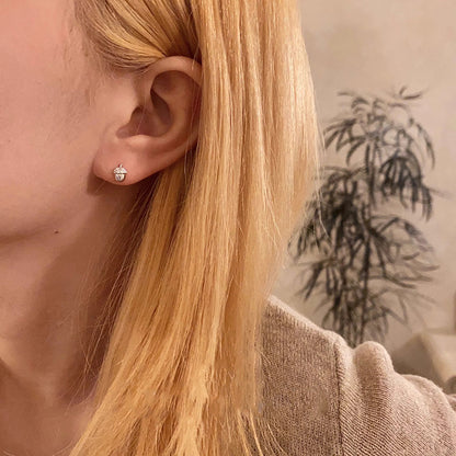 Kaunis Korvarengas ainutlaatuisella tyylillä