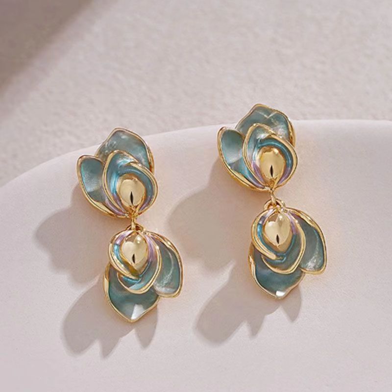 Klassinen Korvarengas ajattomalla viehätyksellä