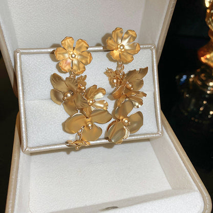 Elegantti Kulta Korvarengas jokaiseen tilaisuuteen