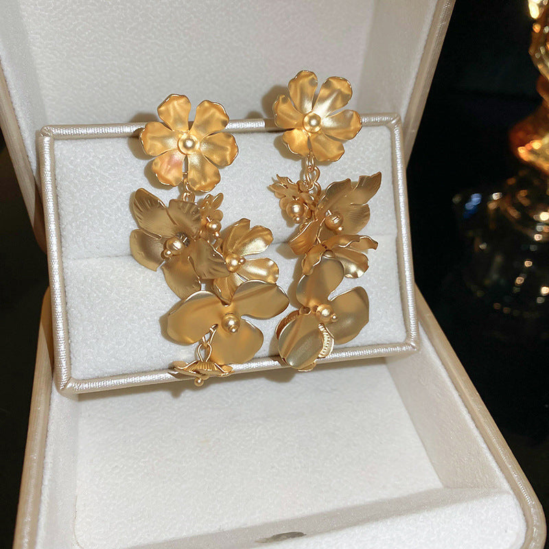 Elegantti Kulta Korvarengas jokaiseen tilaisuuteen