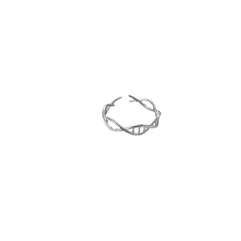 Klassinen Sormus ajattomalla viehätyksellä