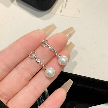 Kaunis Helmi Korvarengas ainutlaatuisella tyylillä