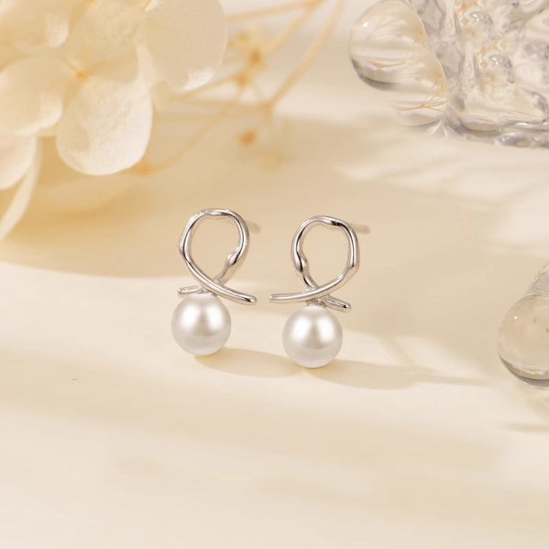 Kaunis Helmi Korvarengas ainutlaatuisella tyylillä