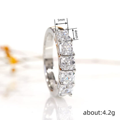 Hurmaava Sormus jokaiseen tilaisuuteen