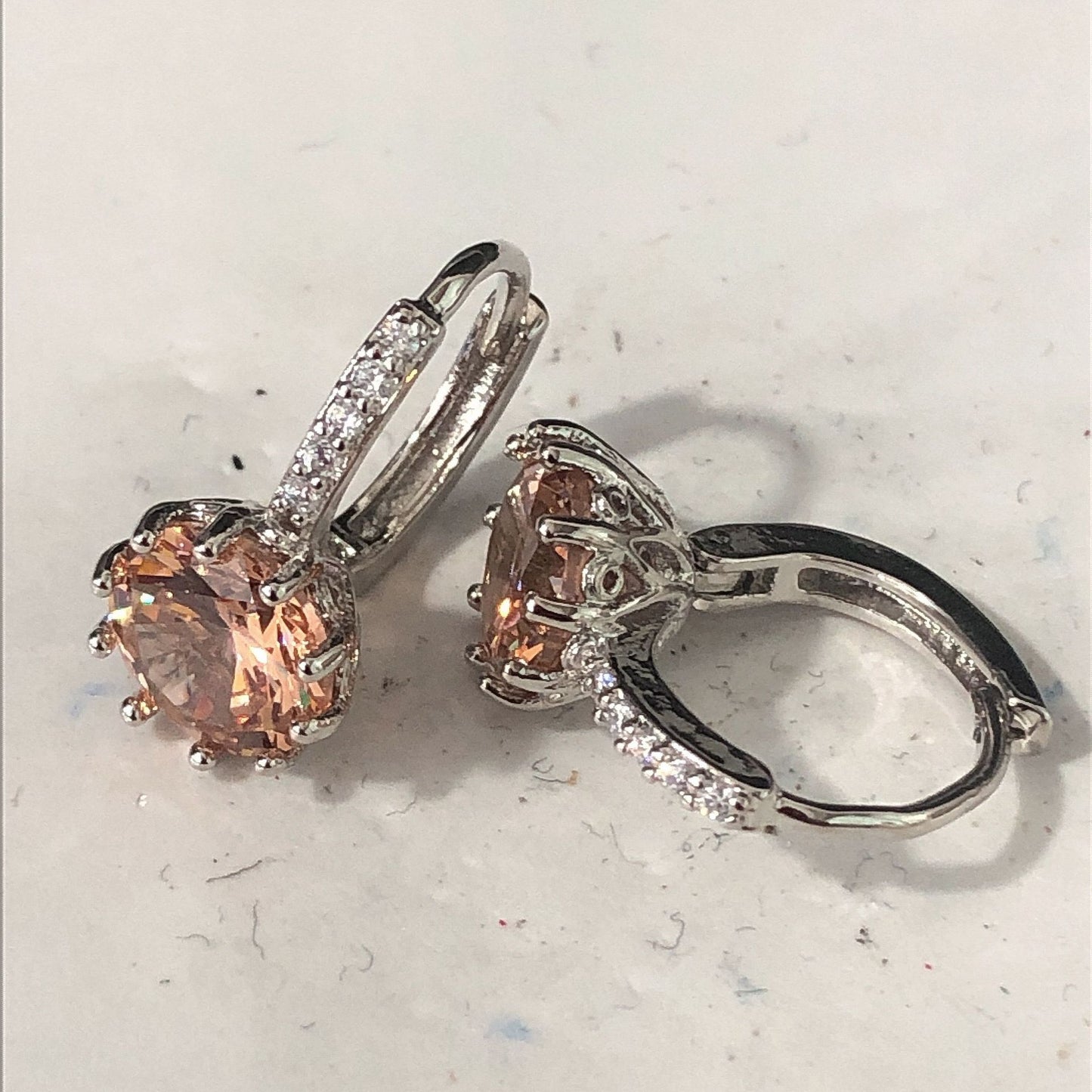 Kaunis Korvarengas ainutlaatuisella tyylillä