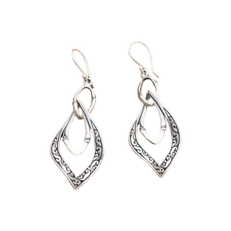 Kaunis Korvarengas ainutlaatuisella tyylillä