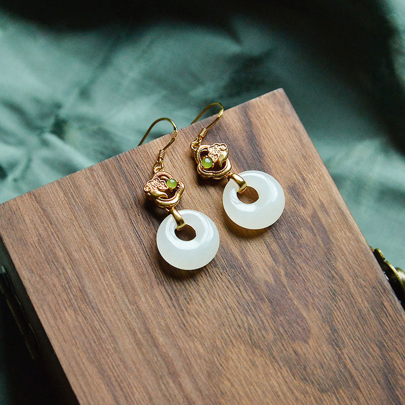 Hurmaava Hopea Korvarengas jokaiseen tilaisuuteen