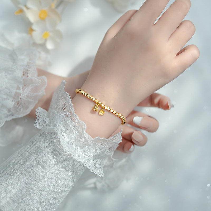 Klassinen Kulta Rannekoru ajattomalla viehätyksellä