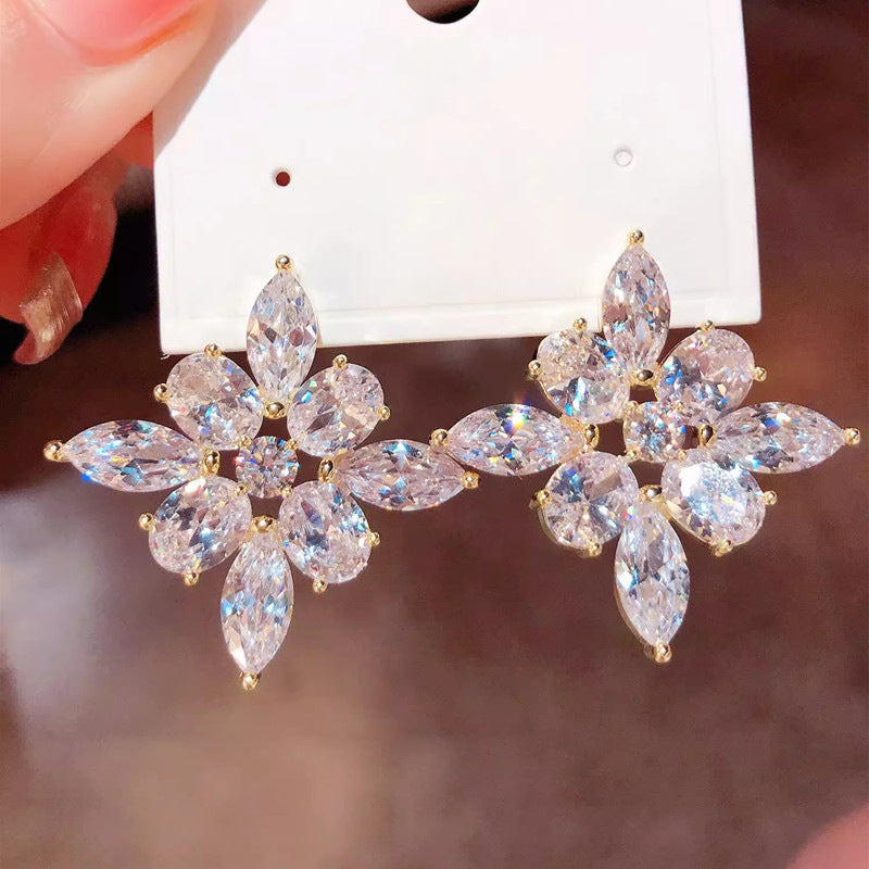 Elegantti Korvarengas jokaiseen tilaisuuteen