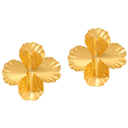 Kaunis Korvarengas ainutlaatuisella tyylillä