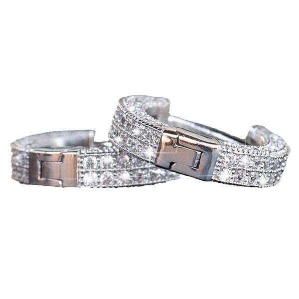 Kaunis Korvarengas ainutlaatuisella tyylillä