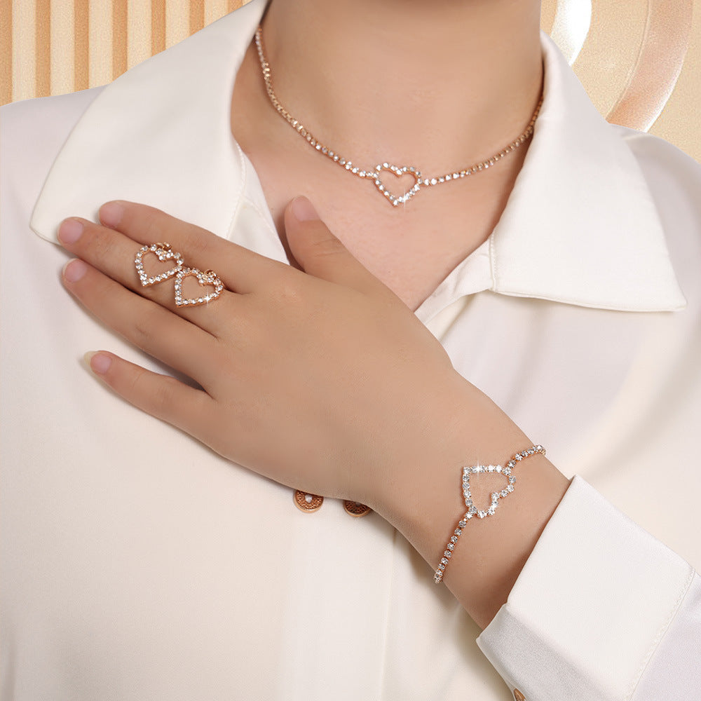 Hurmaava Kaulakoru jokaiseen tilaisuuteen