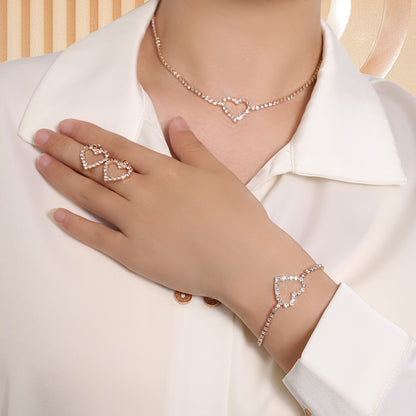 Hurmaava Kaulakoru jokaiseen tilaisuuteen