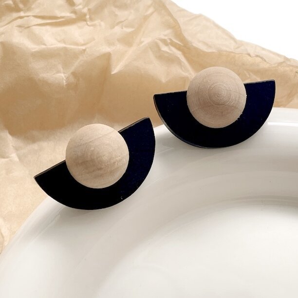 Klassinen Korvarengas ajattomalla viehätyksellä