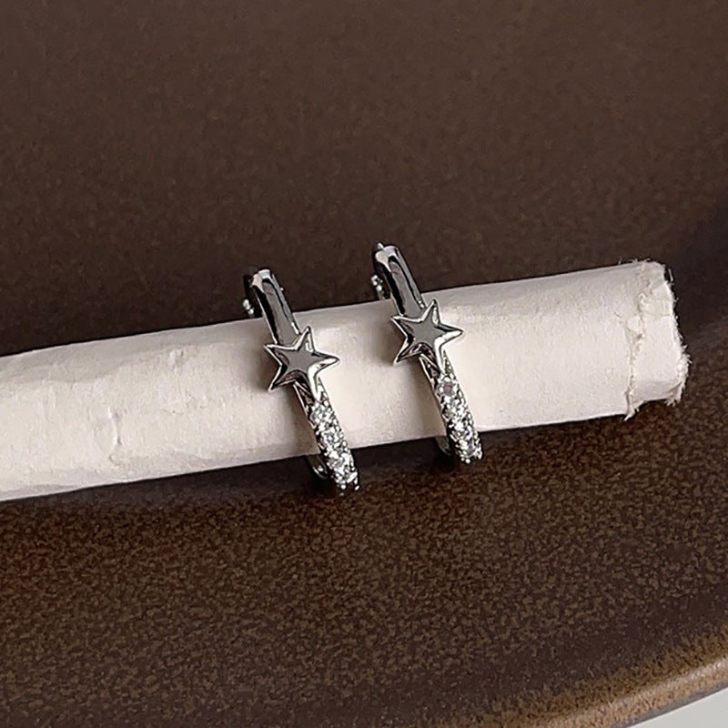 Kaunis Korvarengas ainutlaatuisella tyylillä