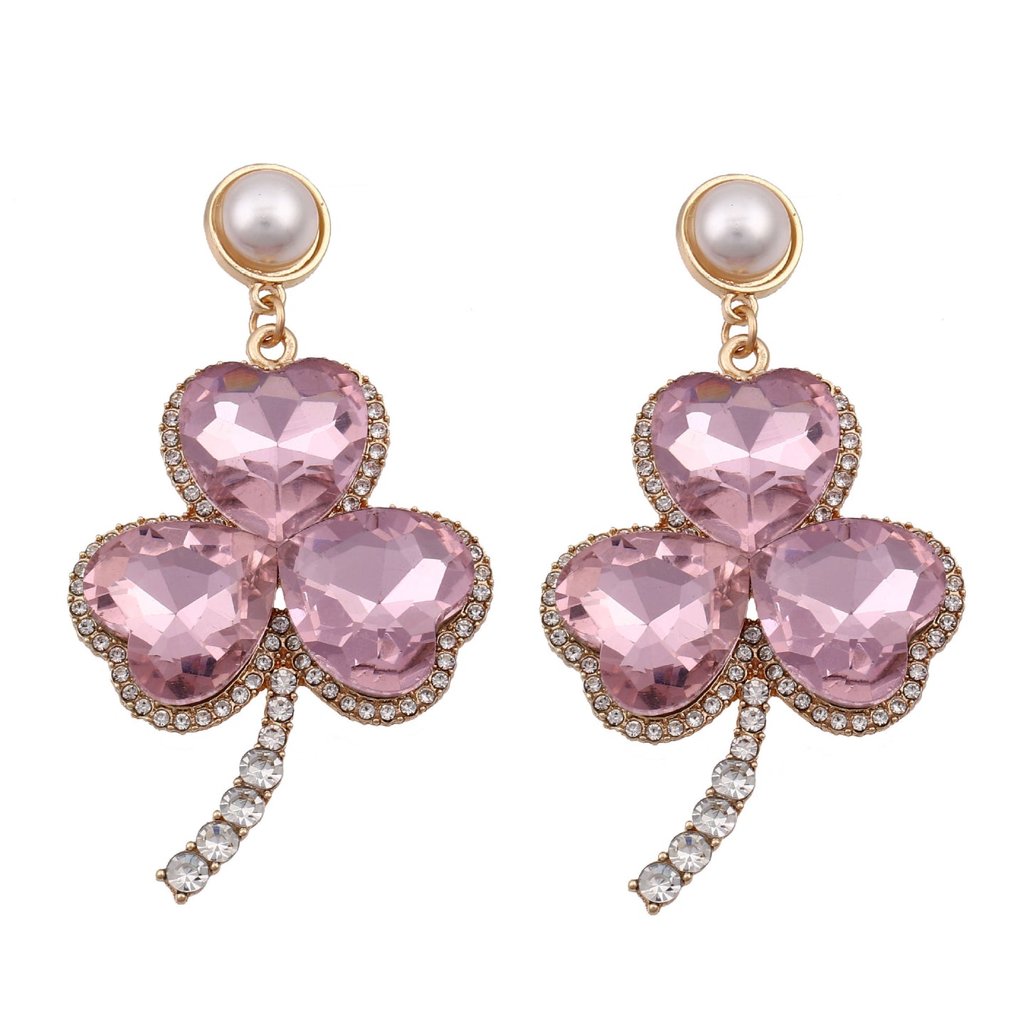 Kaunis Korvarengas ainutlaatuisella tyylillä