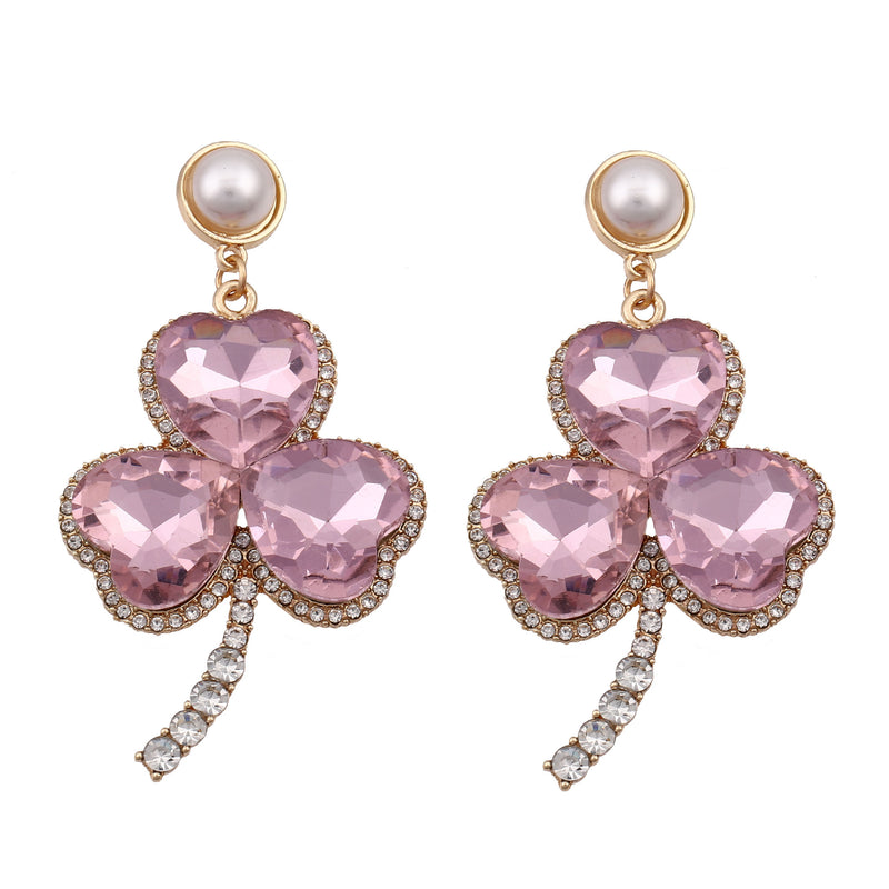 Kaunis Korvarengas ainutlaatuisella tyylillä