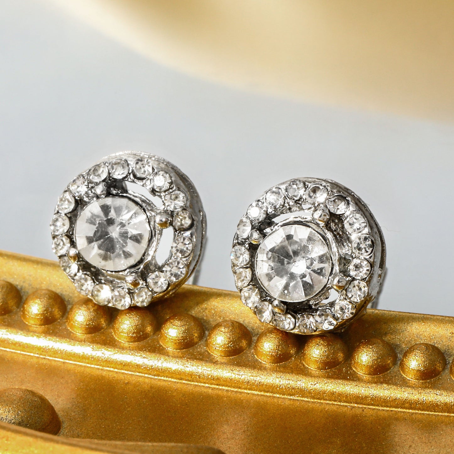 Hurmaava Korvarengas jokaiseen tilaisuuteen