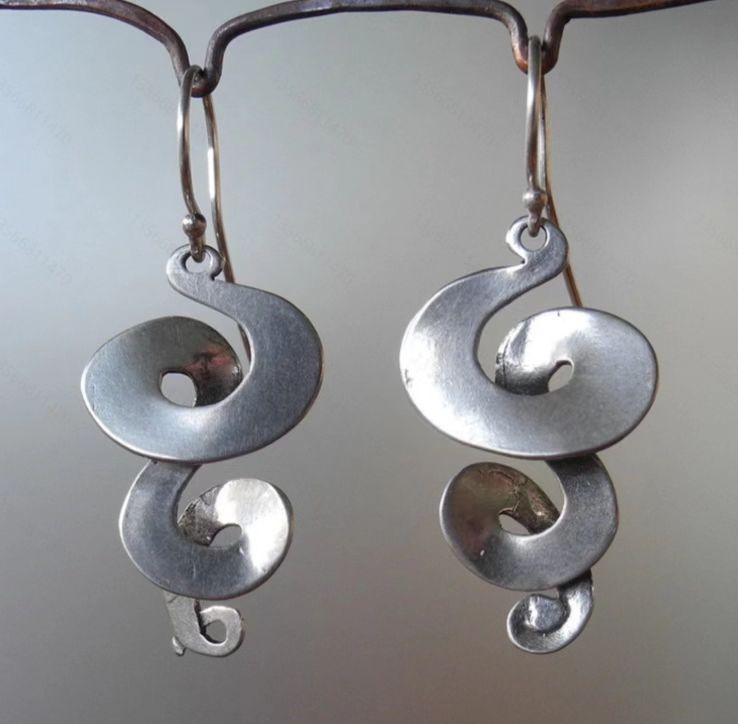 Kaunis Korvarengas ainutlaatuisella tyylillä