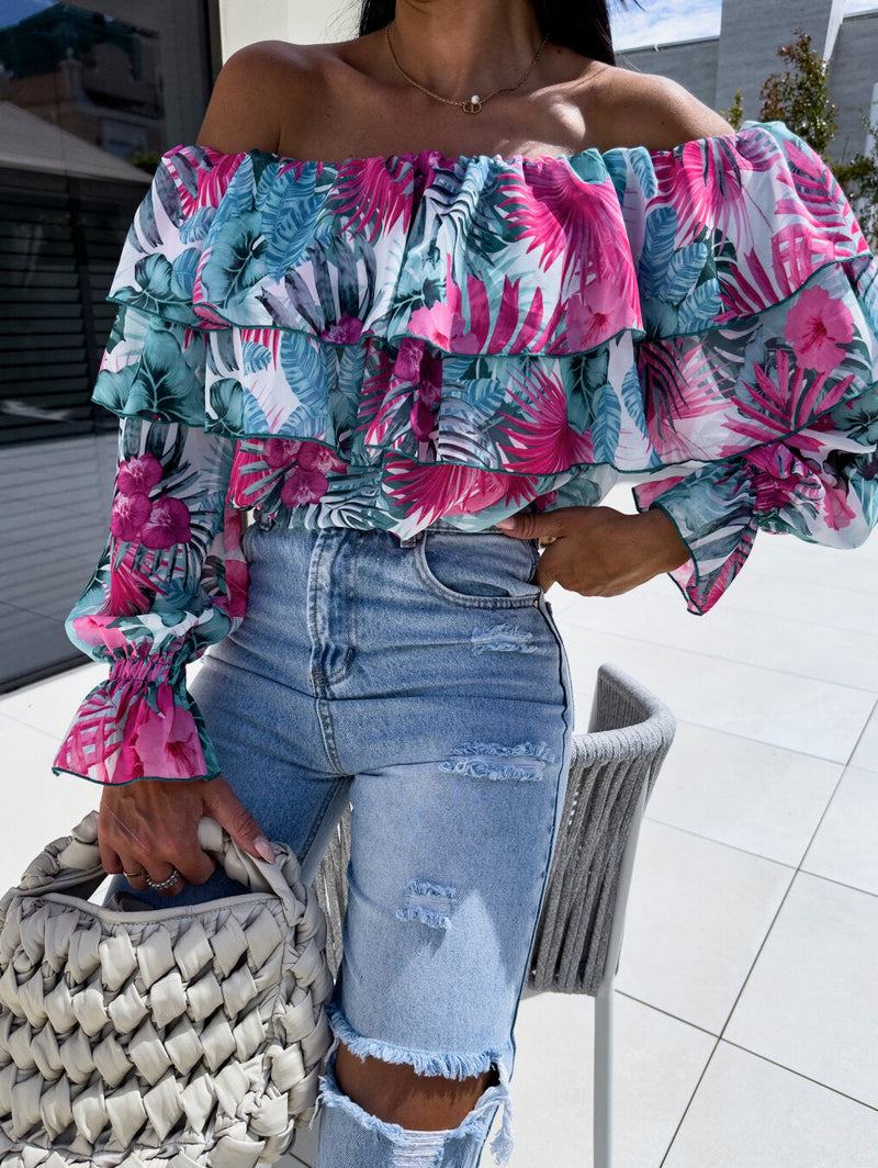 Classic Vintage Blouse with a Flattering Fit