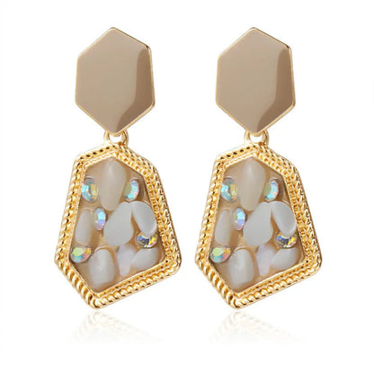 Klassinen Sormus ajattomalla viehätyksellä