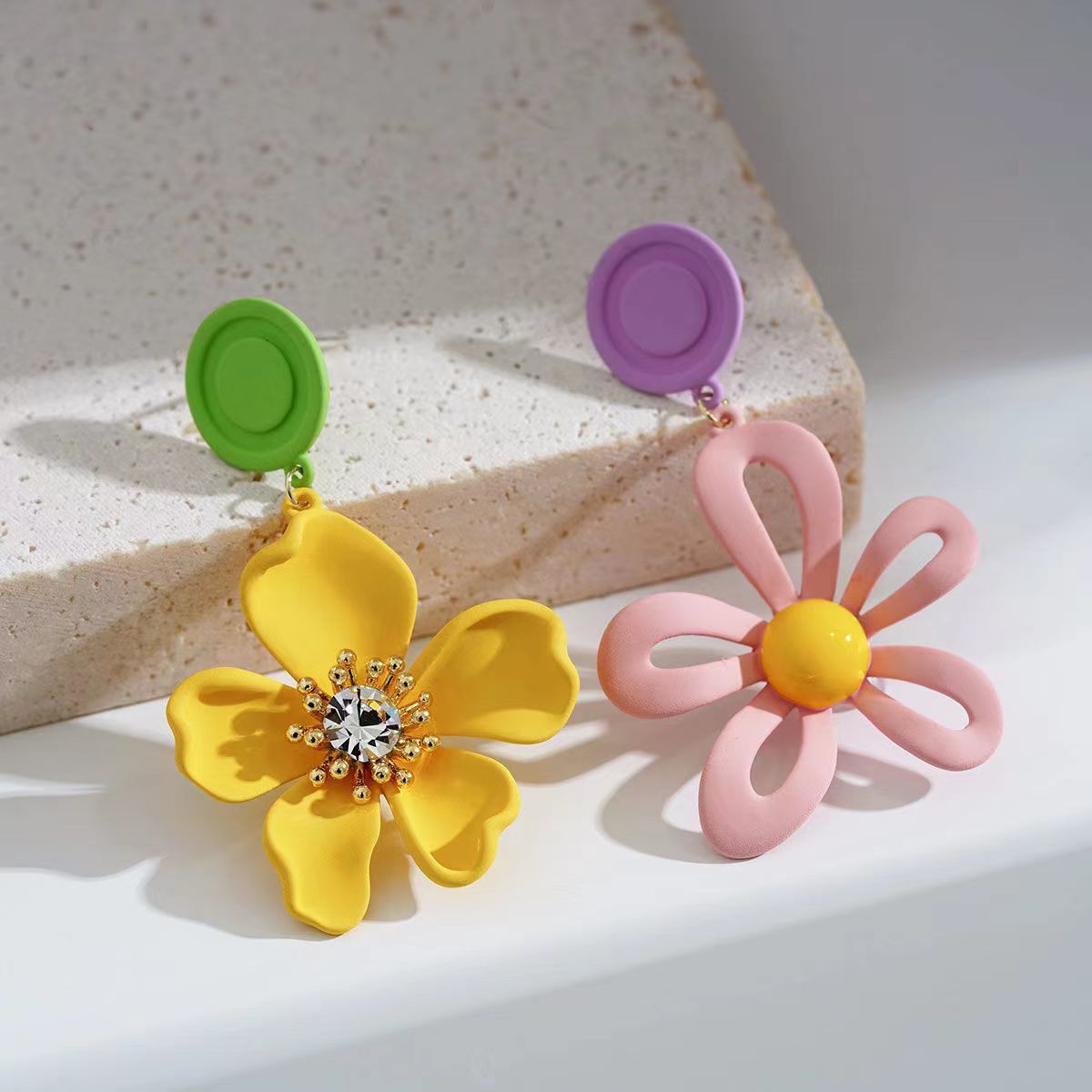 Kaunis Korvarengas ainutlaatuisella tyylillä