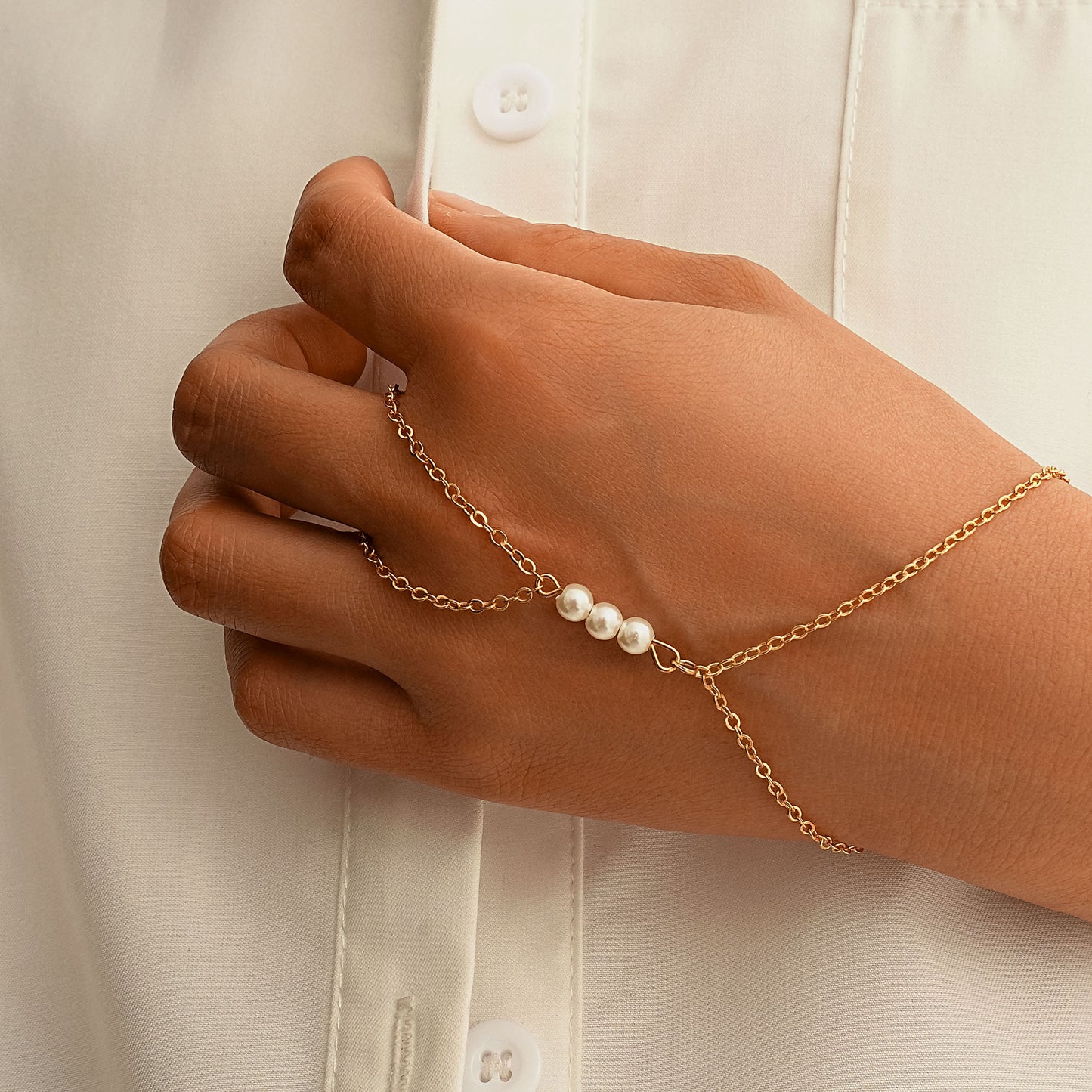 Klassinen Helmi Rannekoru ajattomalla viehätyksellä