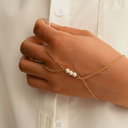 Klassinen Helmi Rannekoru ajattomalla viehätyksellä