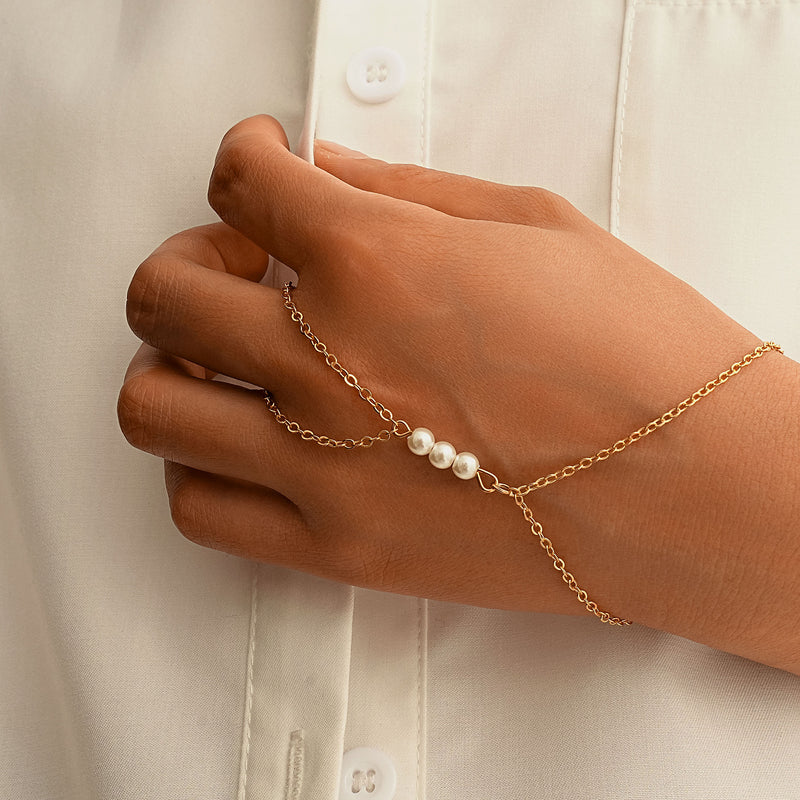 Klassinen Helmi Rannekoru ajattomalla viehätyksellä