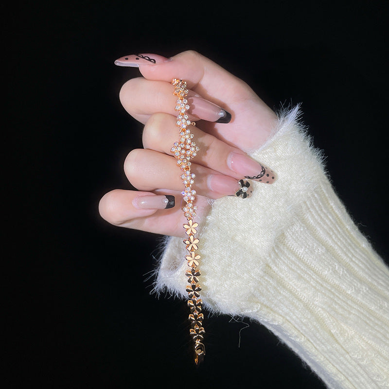 Herkkä käsityö Rannekoru