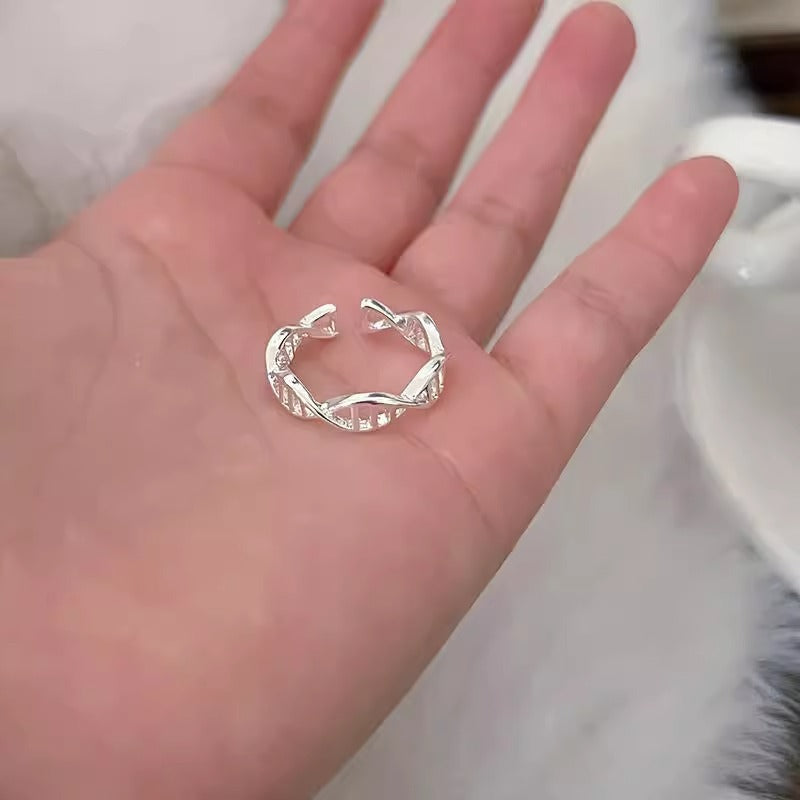 Klassinen Sormus ajattomalla viehätyksellä