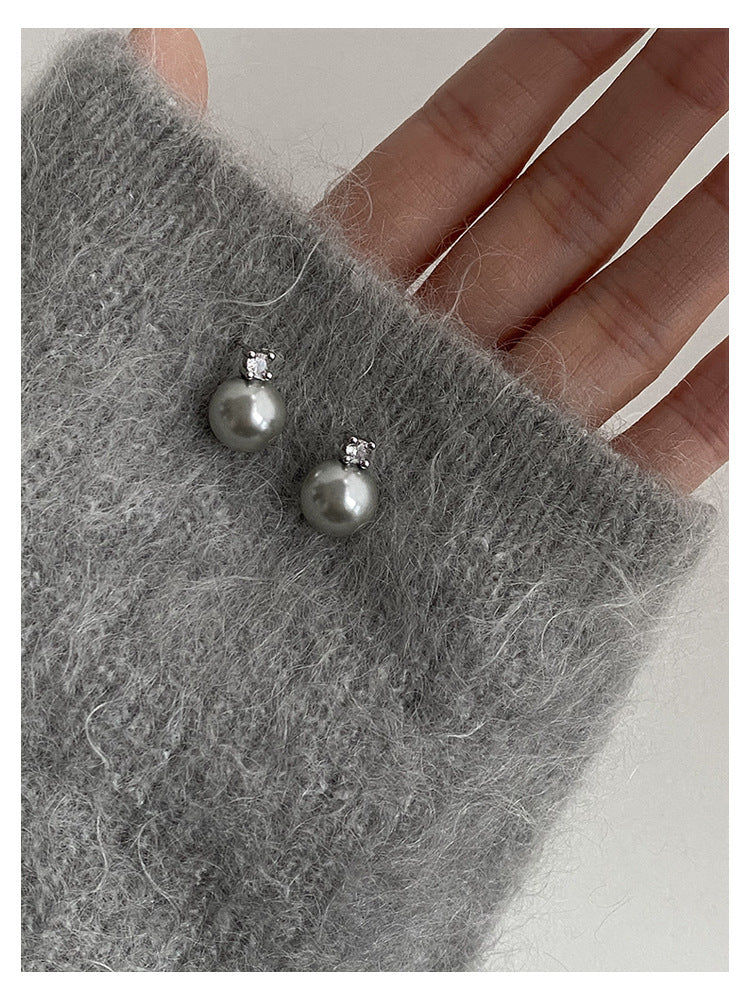 Kaunis Helmi Korvarengas ainutlaatuisella tyylillä